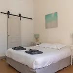 Hébergement de vacances Au Château Maravenne *