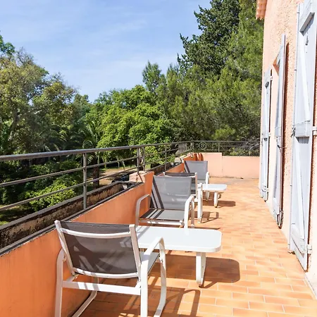 Au Chateau Maravenne * Ла-Лонд-ле-Мор