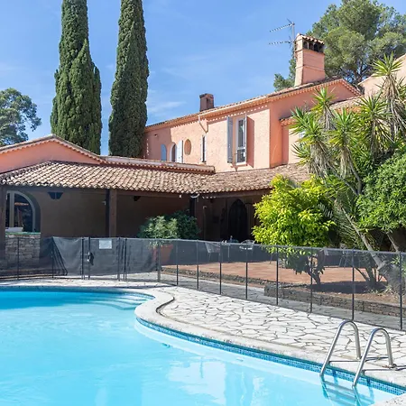 Hébergement de vacances Au Château Maravenne *